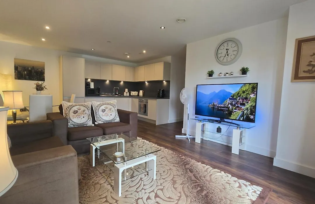 Elegant 2Bd & 2Ba City Centre Luxury With Lake View-1